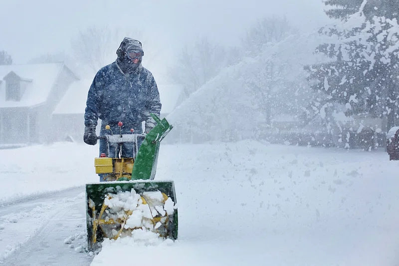 Why Choose Gas Snow Throwers?