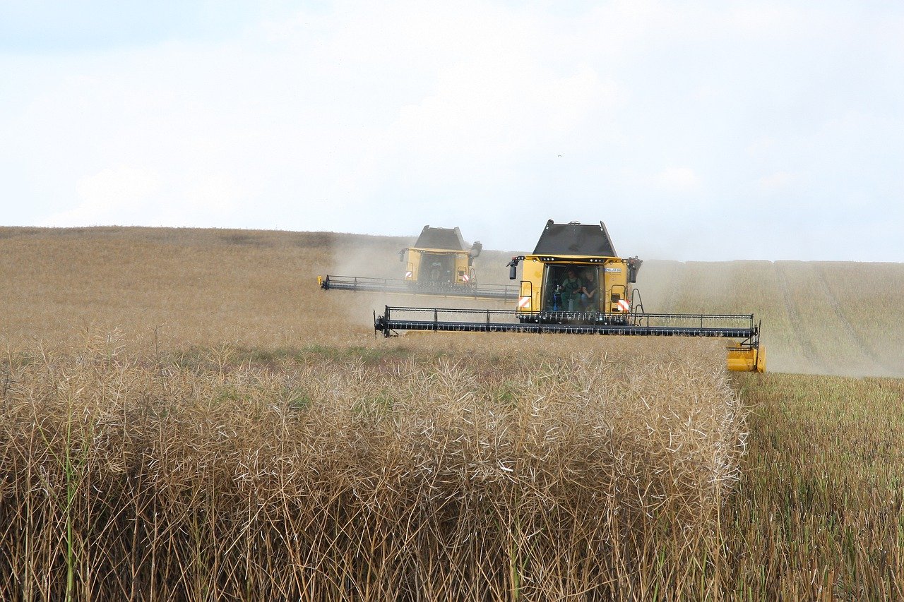 Pressure Washing Farm Equipment, Industrial and Agricultural Machinery
