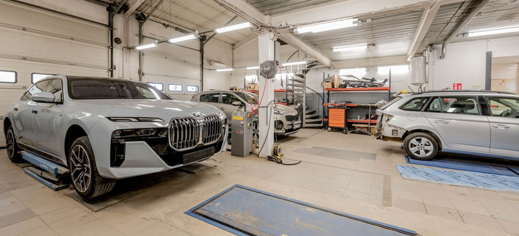 Pressure Washing Garage, Maintenance and Service Shops