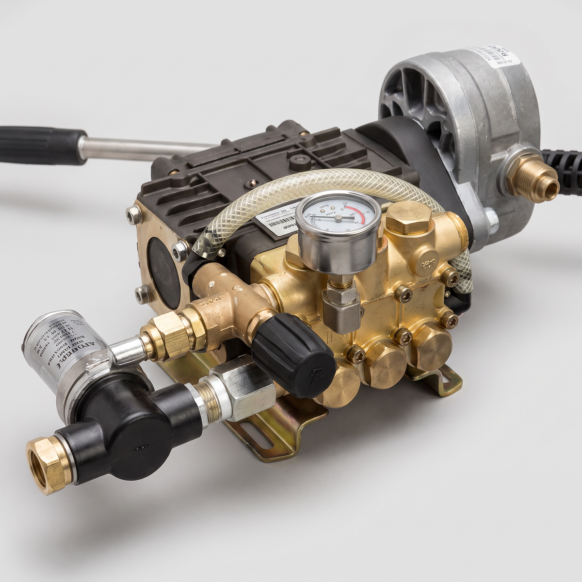 pump of the 3000 PSI Hydraulic Powered Pressure Washer